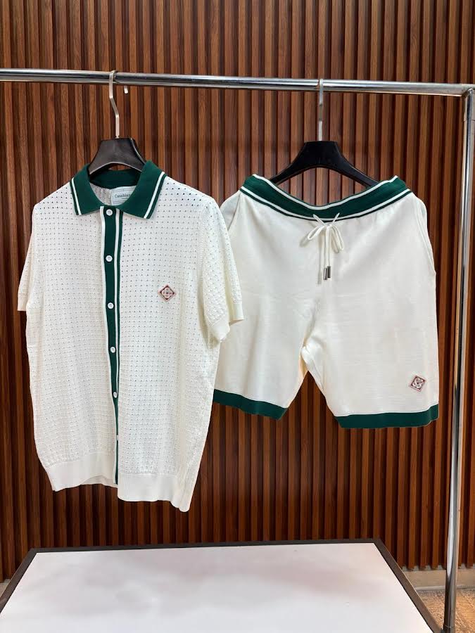 Casa Blanca conjunto blanco logo rojo