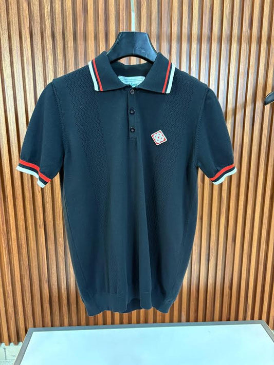 Casa Blanca negra cuello raya roja y blanca