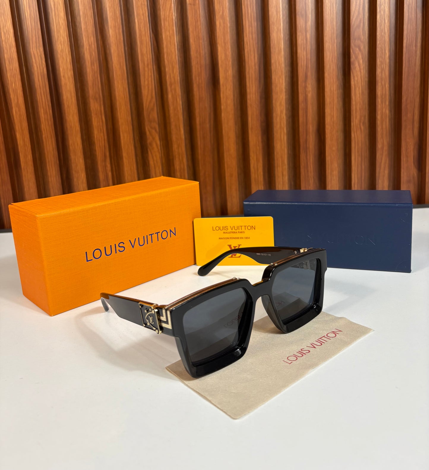 LOUIS VUITTON
